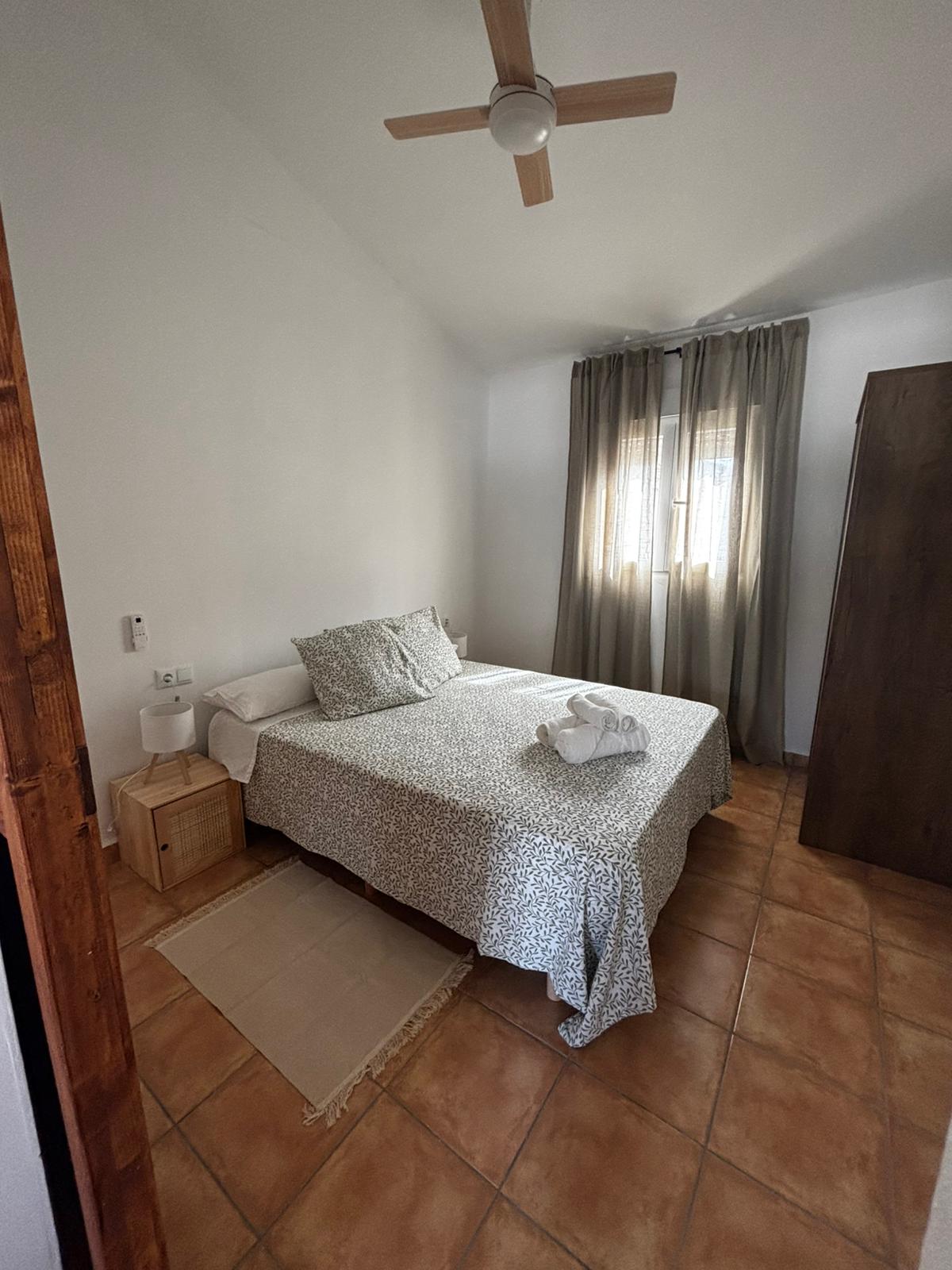 Habitación principal con cama doble