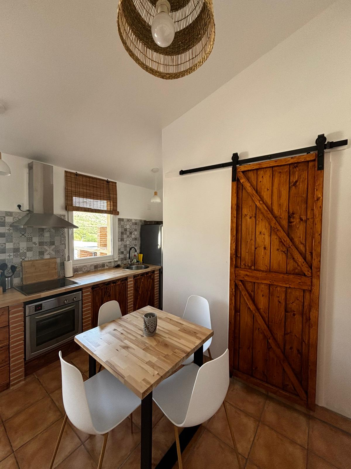 Cocina y salón con vistas